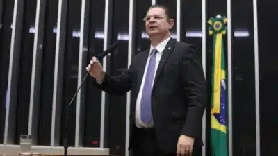 Polícia Federal investiga deputados do PL em Operação Galho Seco