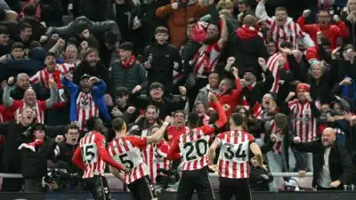 Sunderland vence Newcastle em clássico tenso e decide com gol contra!