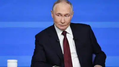 Putin avalia ceder territórios na Ucrânia em encontro com Trump e empresários