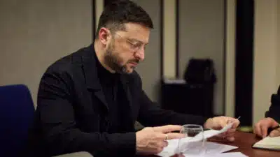 Zelensky e Trump se encontram para discutir negociações de paz com a Rússia