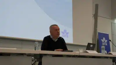 Iata Projeta Crescimento de 4,5% no Setor Aéreo e Alerta sobre Fusões Aéreas