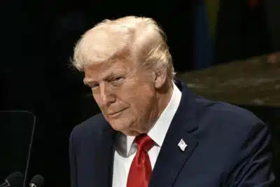 Trump intensifica críticas e ameaça revogar licenças de emissoras de TV