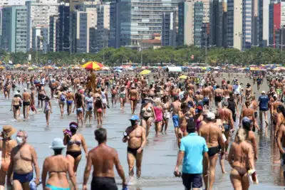 Cetesb aponta 13 praias no Litoral de SP impróprias para banho