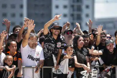 Corinthians comemora título da Copa do Brasil com festa e provocações em Itaquera