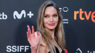 Angelina Jolie em Capa da Time França: Cicatrizes e Mensagem de Prevenção