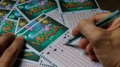 Mega da Virada 2025: Sorteio Adiado para 1º de Janeiro com Bilhões!