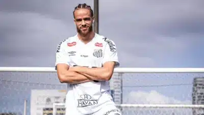 Santos analisa futuro de Brahimi após desempenho limitado e possível saída