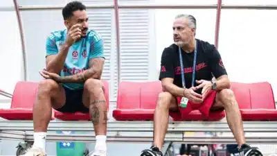 Flamengo define estratégia com foco em jovens para elenco de 2026 e contratações