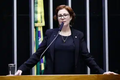 Carla Zambelli Perde Mandato Após Decisão do STF e Extradição Urgente
