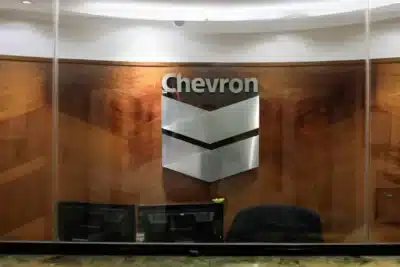 Chevron Mantém Operações Estratégicas na Venezuela em Meio à Tensão EUA-Venezuela