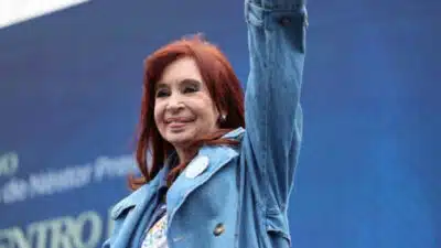 Cristina Fernández de Kirchner se Recupera Após Cirurgia e Processo Polêmico