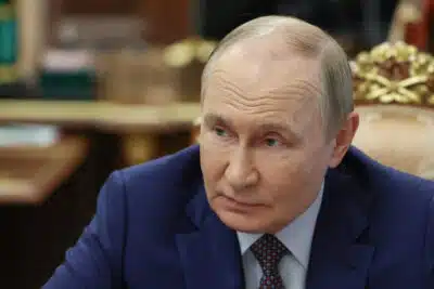 Kremlin desmente reunião trilateral entre Kiev, Washington e Putin nas negociações da Ucrânia