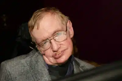 Stephen Hawking Alerta Sobre Riscos da Inteligência Artificial e da Internet