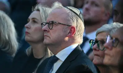 Primeiro-ministro Albanese enfrenta críticas em homenagem a vítimas de Bondi Beach