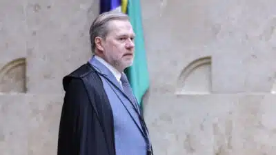 STF Suspende Investigação Banco Master: Toffoli Ordena Acareação de Vorcaro e BRB