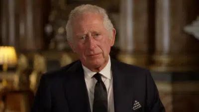 Rei Charles III anuncia redução no tratamento contra o câncer em 2026