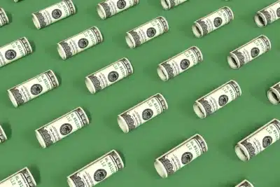 Dólar e Real 2025: Análise Aponta Queda e Possível Valorização Futura