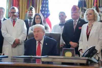 Trump assina decreto para acelerar pesquisas sobre maconha e CBD