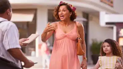 Ellen e Hudson são investigados pela polícia no hotel