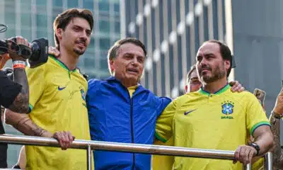 Vereador Carlos Bolsonaro expõe Lula em crise de soluços e alerta para risco de morte