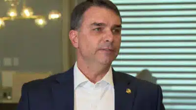 Flávio Bolsonaro: Liberdade de Bolsonaro e “Justiça” impulsionam pré-candidatura