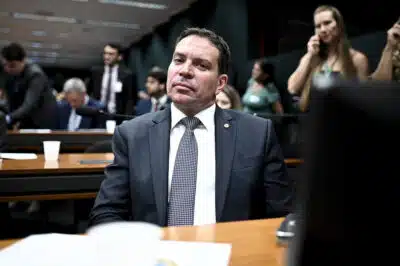 Deputado Ramagem Pede Ignorância de Decisão Judicial e Extradição EUA