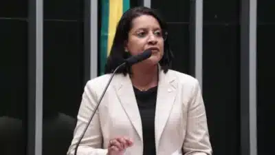 Parlamentares ganham licença-maternidade estendida de 180 dias com nova lei aprovada
