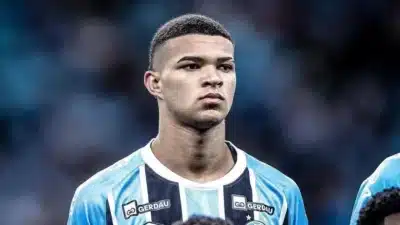 Luis Eduardo no “Big Six”: Chelsea e Manchester United sondam jovem estrela do Grêmio