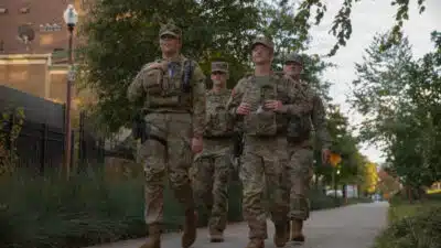 Suprema Corte Impede Envio de Tropas à Chicago em Caso Trump