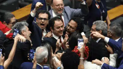 Deputado do Psol-RJ evita cassação com apoio do Centrão na Câmara