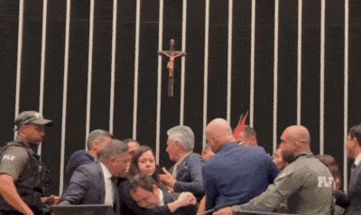 Deputado Glauber Braga é Retirado à Força da Câmara dos Deputados em Brasília