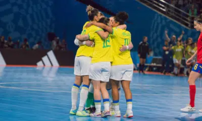 Brasil conquista título mundial de futsal feminino pela primeira vez!