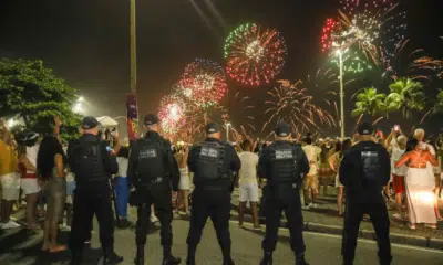 Polícia e Bombeiros intensificam segurança na orla do Rio de Janeiro no Réveillon