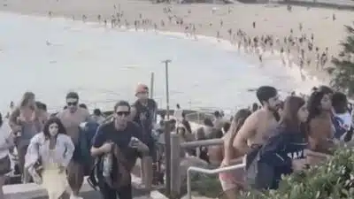 Polícia Federal Australiana investiga tiroteio em Bondi Beach após Hanukkah