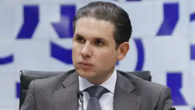 Projeto de Anistia e Ex-Presidente em Debate na Câmara dos Deputados em 2025