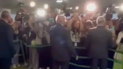 Deputado Glauber Braga ocupa cadeira na Mesa Diretiva da Câmara em protesto