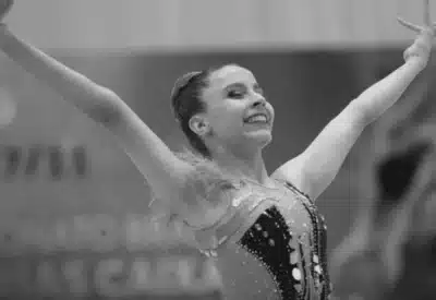 Ginasta Isabelle Marciniak, de 18 anos, morre após luta contra o câncer