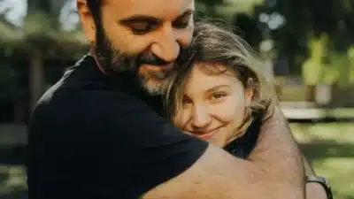 Isabel Veloso: Família busca fé e esperança em recuperação delicada na UTI