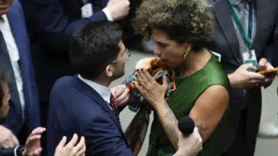 Deputada Zambelli e Glauber Braga: Votação Revela Divisão na Câmara e Suspensão em Debate