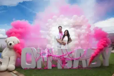 Laís Caldas e Gustavo Marsengo revelam sexo do bebê em chá revelação