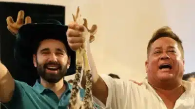 Leonardo e Poliana Rocha recebem galinha de Natal inusitada de Ana Castela