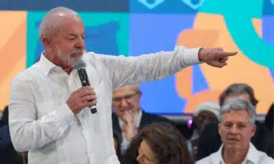 Lula promete combater extrema direita em eleições de 2026 e veta projeto de lei