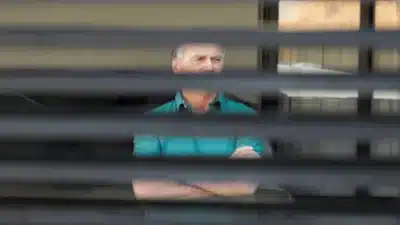 Bolsonaro subfere cirurgia de hérnia em Brasília com restrições e sinais de depressão