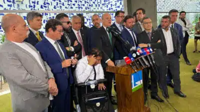 Oposição Busca Impeachment de Moraes Após Contato com Galípolo