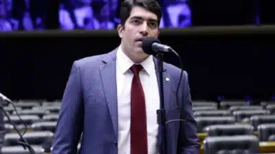 Alencar Filho assume no TCE-BA: Renúncia de Deputado e Planos de Brito em Brasília