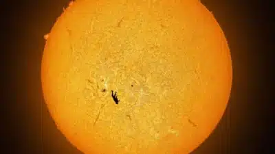 Andrew McCarthy busca imagem cósmica com “Queda de Ícaro” no Arizona