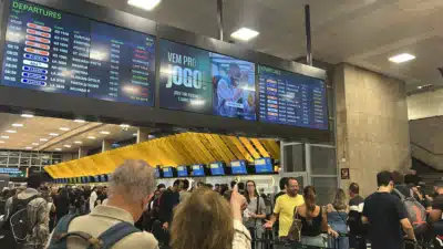 Aeroportos de SP Sofrem com Cancelamentos e Crise Energética Devido a Ciclone