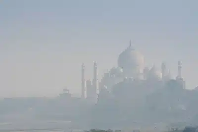 Taj Mahal Desaparece em Névoa Tóxica em Agra: Crise e Impacto na Saúde