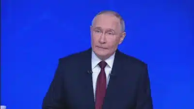 Putin intensifica discurso e garante: Rússia prossegue com operação na Ucrânia