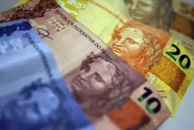 Flávio Bolsonaro surge como favorito à presidência em 2026, impactando mercado financeiro